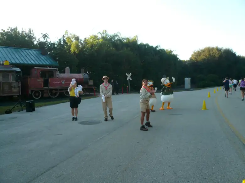 [Mile 16.5, 8:23 a.m.] Donald's nephews!