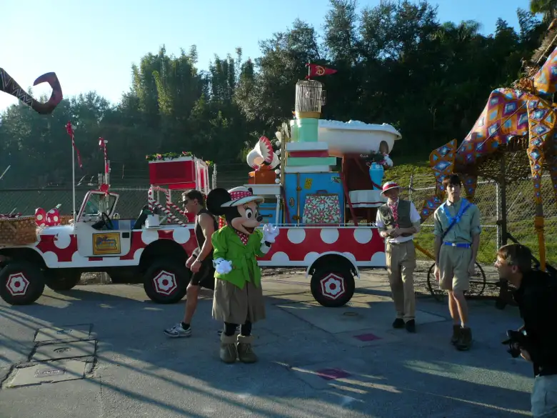 [Mile 17.5, 8:33 a.m.] Minnie Mouse.