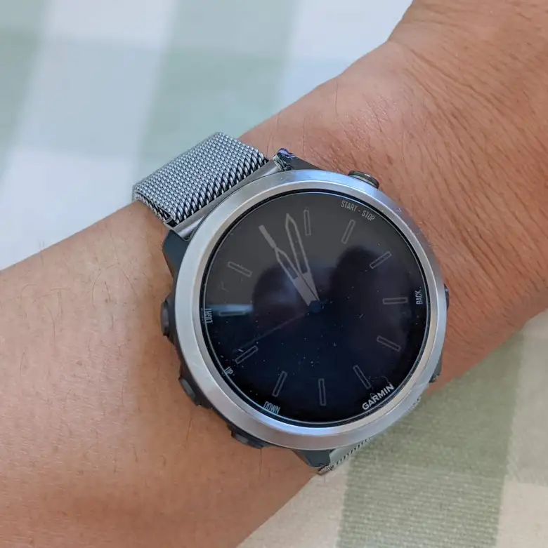 I repaired the third broken watchband pin support (upper right-hand side of watch) using Super Glue while in Spain. As you can see, it doesn't look as good as the other 