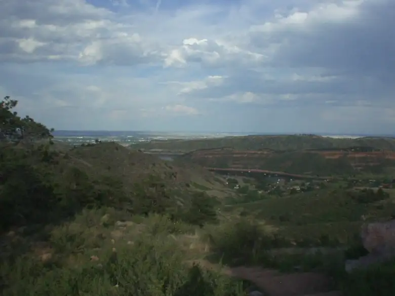 The Soderberg trail great views of the Horsetooth reservoir, surrounding red rock, and more.