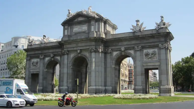 La Puerta de Alcala. La Puerta de Alcala.