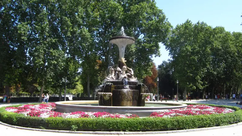 Fountain in el Parque del Retiro. Fountain in el Parque del Retiro.