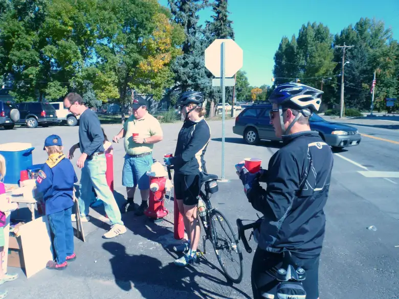 [Mile 30, 10:20 a.m.] Stopping for lemonade sold as a fundraiser for Boy Scouts.