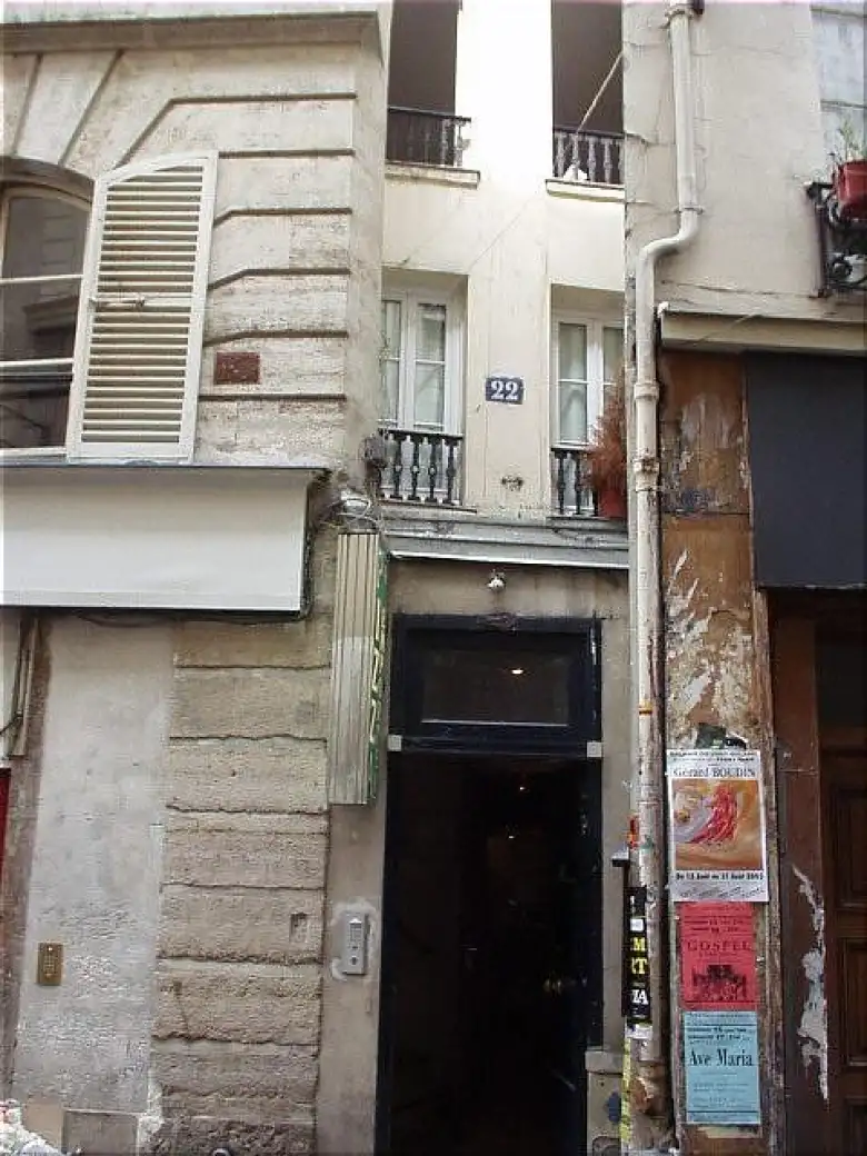 This is the skinniest house in Paris, just two windows wide, at #22 rue St. Severin in the Latin Quarter..