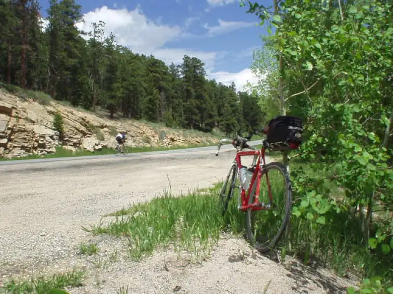 [Mile 101, 12:00 p.m.] Unfortunately, on the descent I was getting sleepy and even had to pull over for a 12-minute nap.  Two other riders, Bill and Stacy, even saw my red Cannondale here while I napped.
