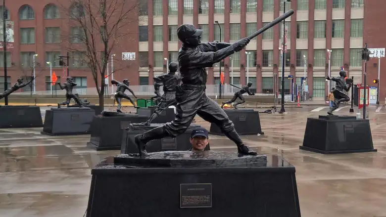 baseball player statues, Busch Stadium, Felix Wong's head