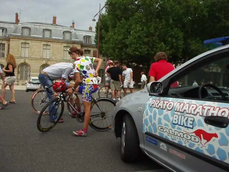 Outside of Le Chateau de Versailles was the women's Monoprix bicycle race.  Here is a cyclist on the MG Rover team.