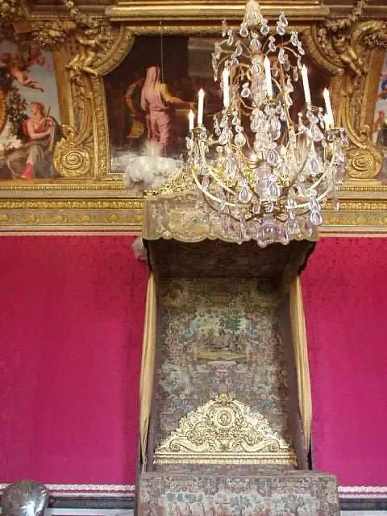 How would you like to sleep in a bed like this?  Check out the paintings on the ceiling.