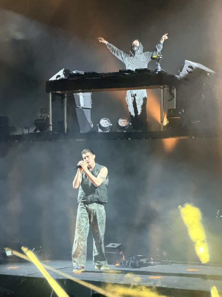 Finnish pop star Robin Packalen sang a few songs live.