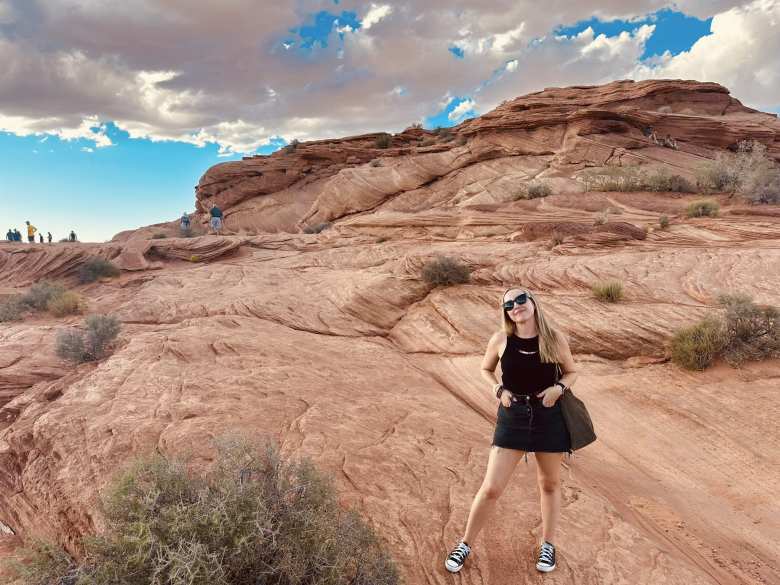 A blue Tesla Cybertruck in the parking lot of Horseshoe Bend.