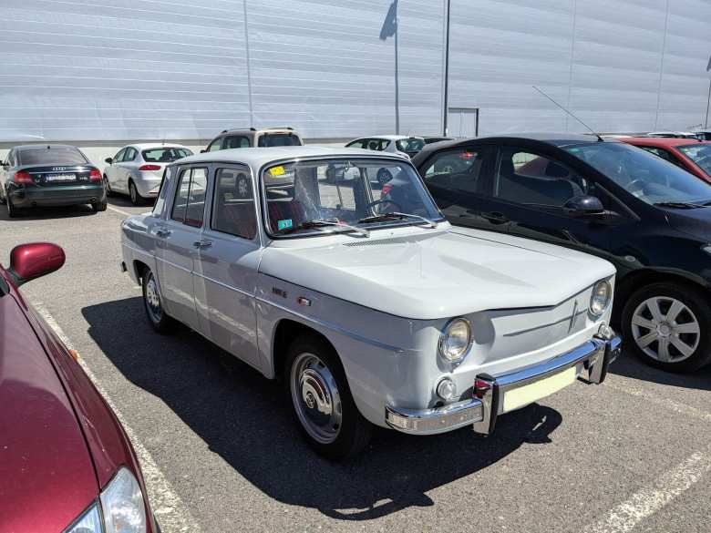 A light grey FASA-Renault 8.