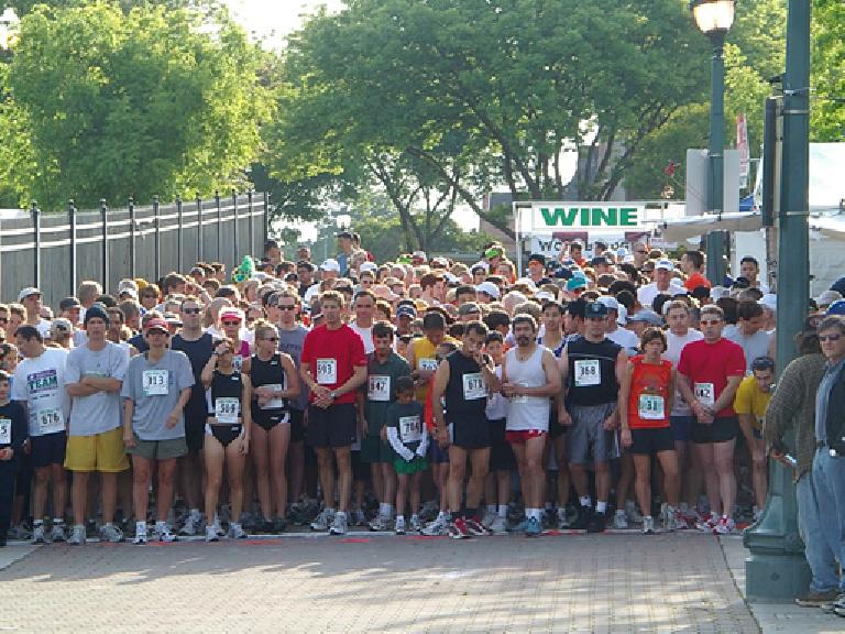 The starting line for the 5k run.  Can you find me in here? (Hint: 2nd row.)