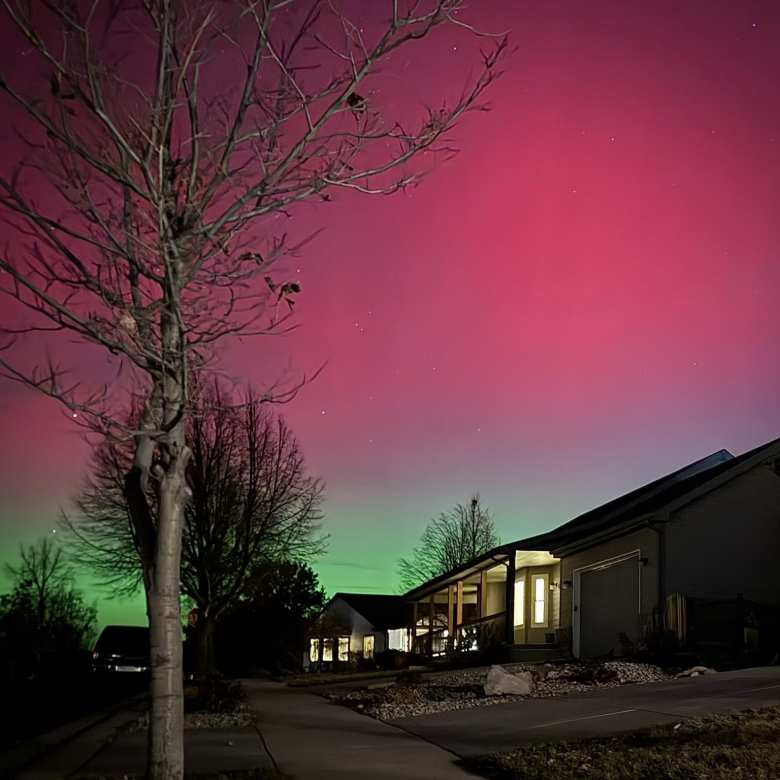 The aurora was very visible to the naked eyes even on my street.