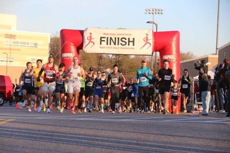 Runners starting the B&A Trail Marathon and Half Marathon. You can see me in the turquoise Frank Shorter quarter-zip.