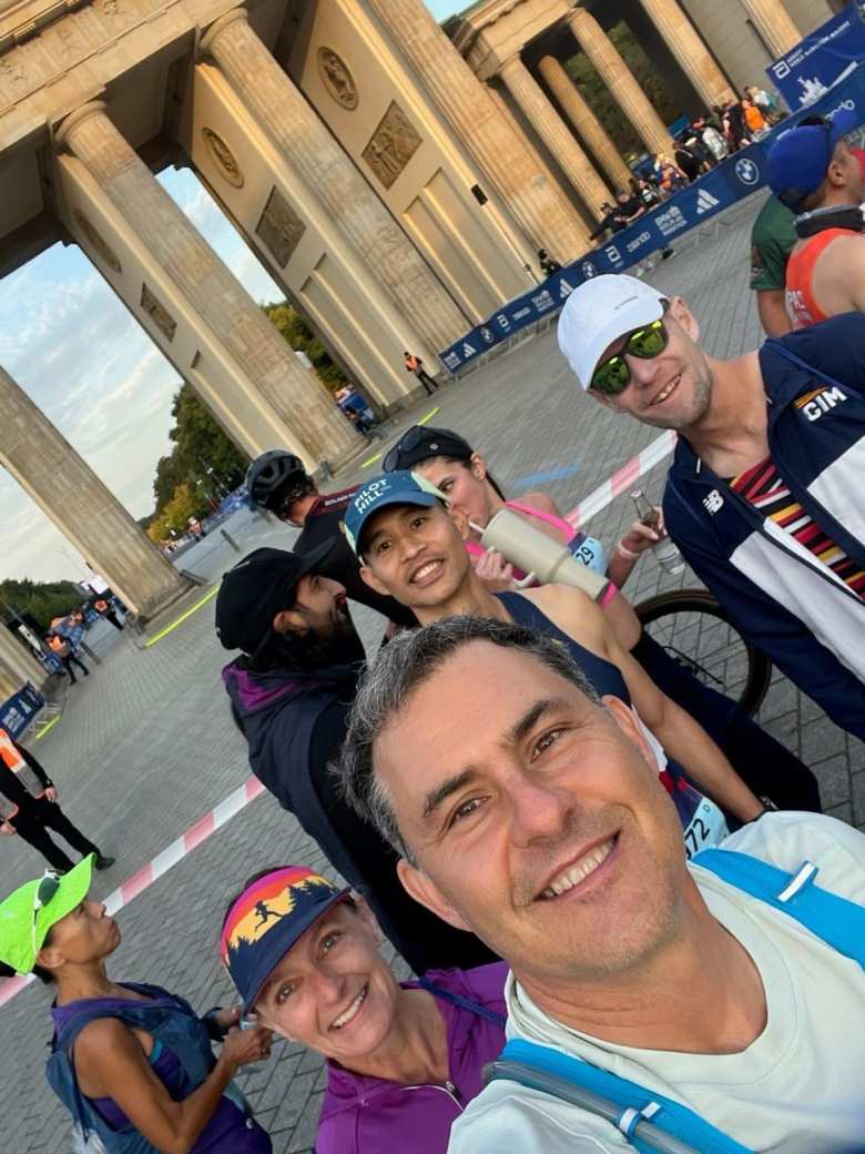 There was a banana mascot at Berlin Marathon expo. Chaquita provided 150,000 bananas for the race.