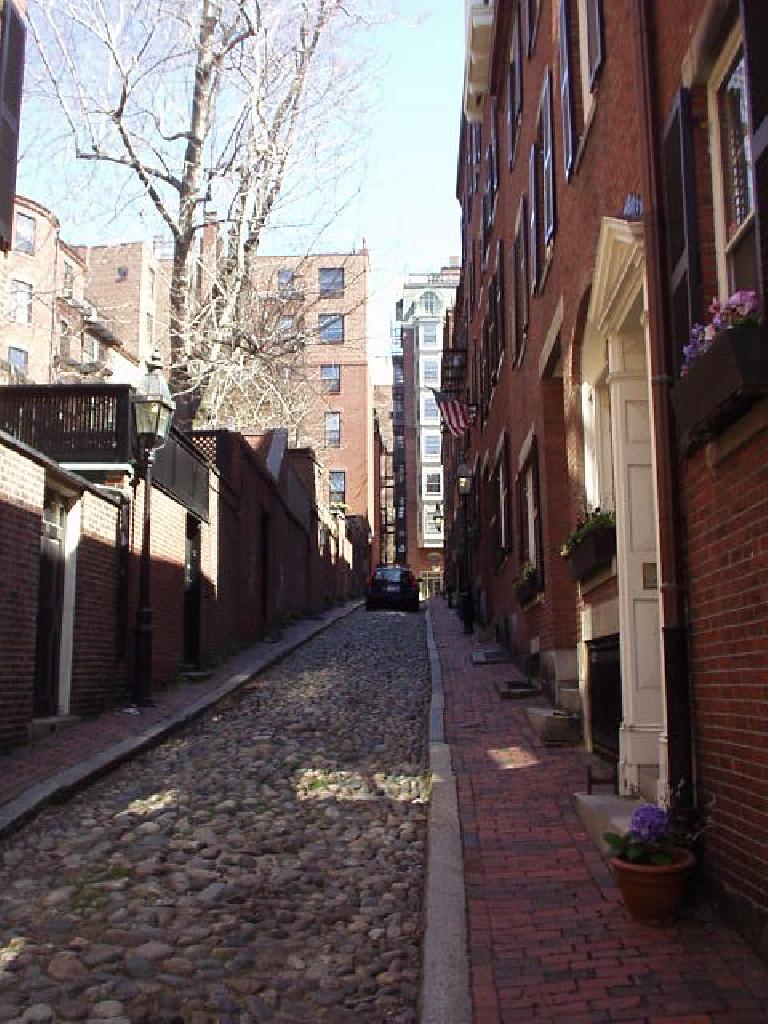 Acorn St. in Beacon Hill is narrow and is comprised solely of cobblestones, making it "the most photographed road in Boston".