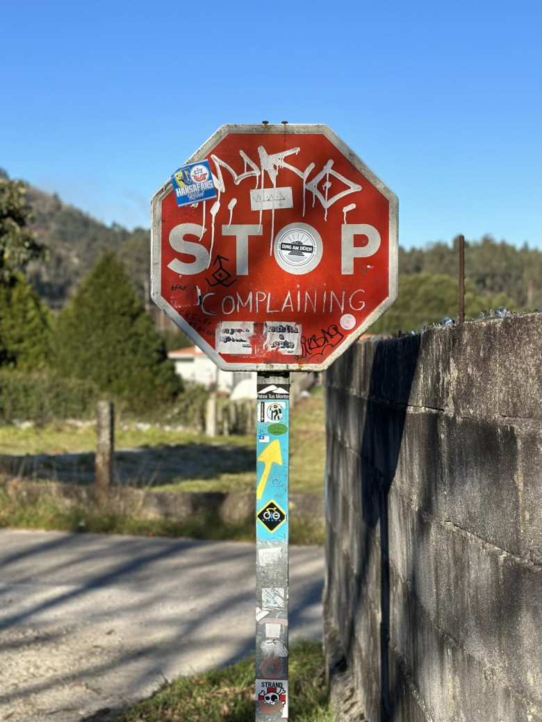 "Stop complaining": a stop sign in Barro.