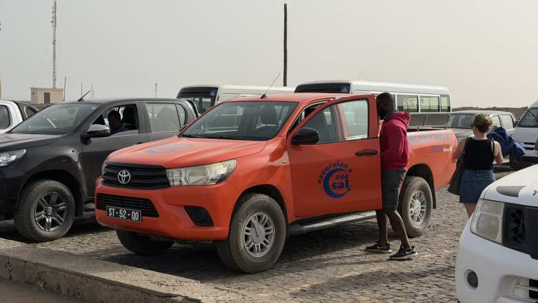The 1996 Toyota Hilux that Enel took us around the island in.