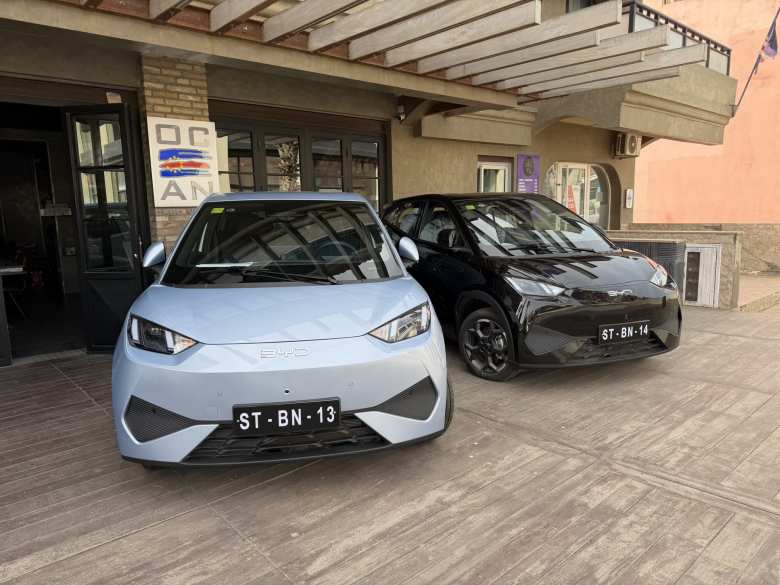 Electric BYDs in front of Ocean Café.