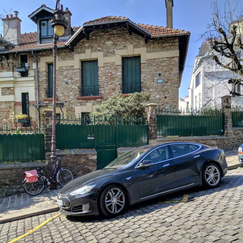 A black Tesla Model S in Montmartre.