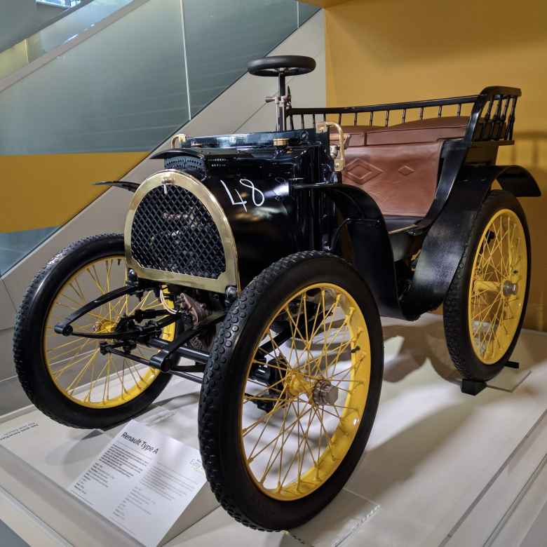 An 1898 Renault Type A.
