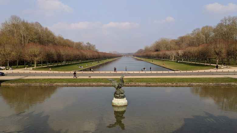 Le Grand Canal near the Château de Fontainbleau.