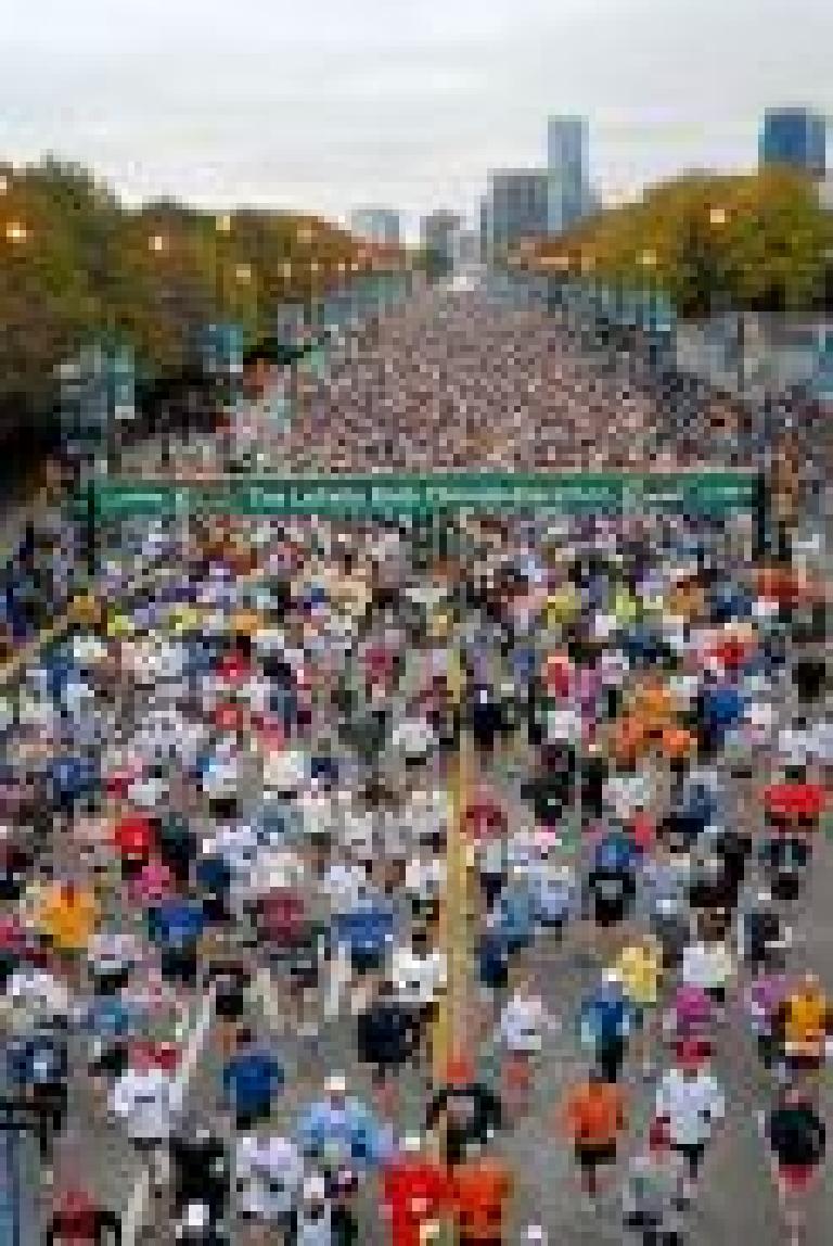 The race begins! This is how a race start with 40,000 runners looks like. Photo: marathonfoto.com. The race begins! This is how a race start with 40,000 runners looks like. Photo: marathonfoto.com.