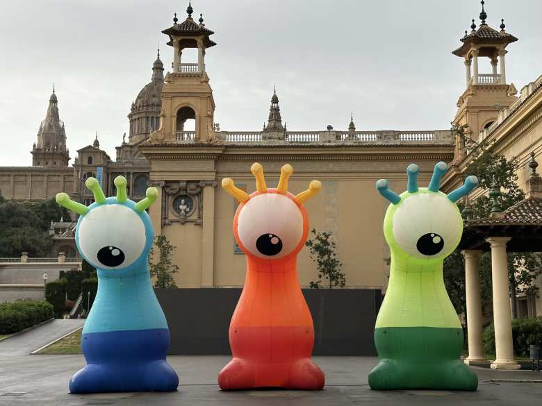 Inflatable artwork in front of the Balloon Museum of Barcelona.