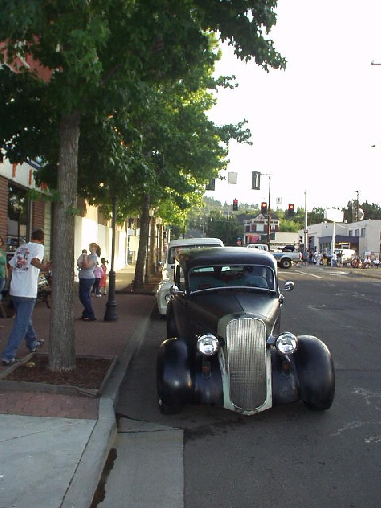 A 30s Ford (?)