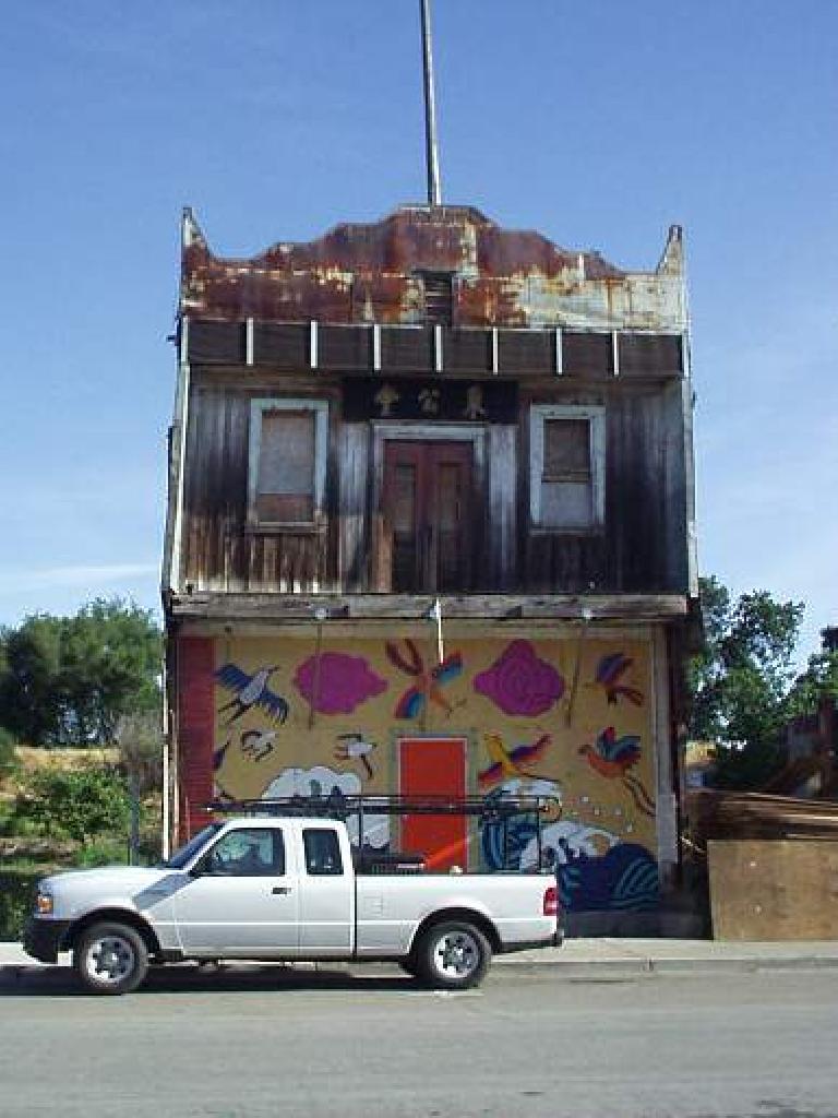 Downtown Isleton had a mix of buildings that were renovated or dilapidated, such as this one.