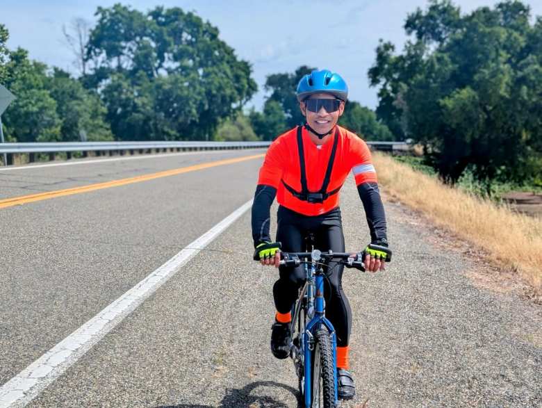 Felix momentarily riding on the wrong side of the road to pull over.