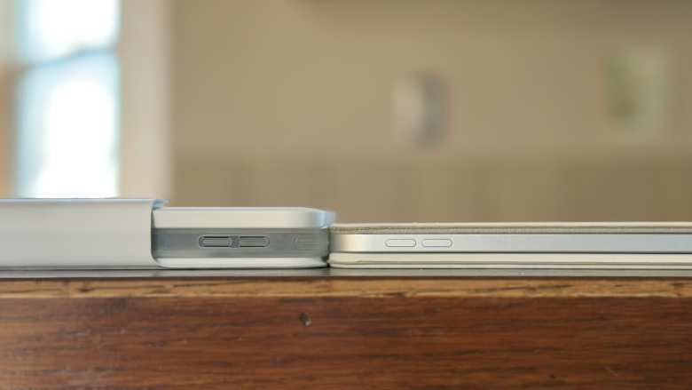 The different in thickness between the ESR keyboard (left) and the Apple Magic keyboard. It is thicker because of the tablet case and the built-in battery.