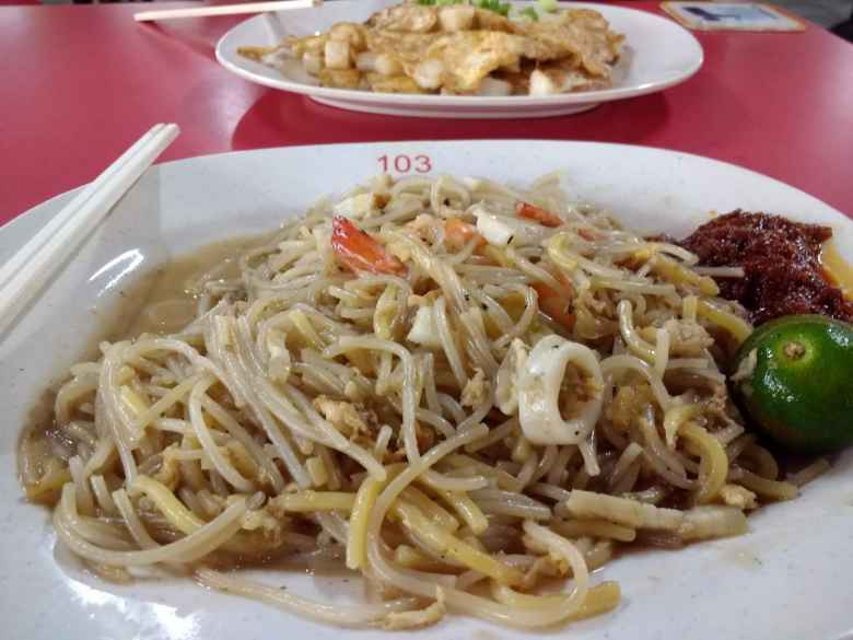 Fried white carrot cake and fried Hokkien Mien.