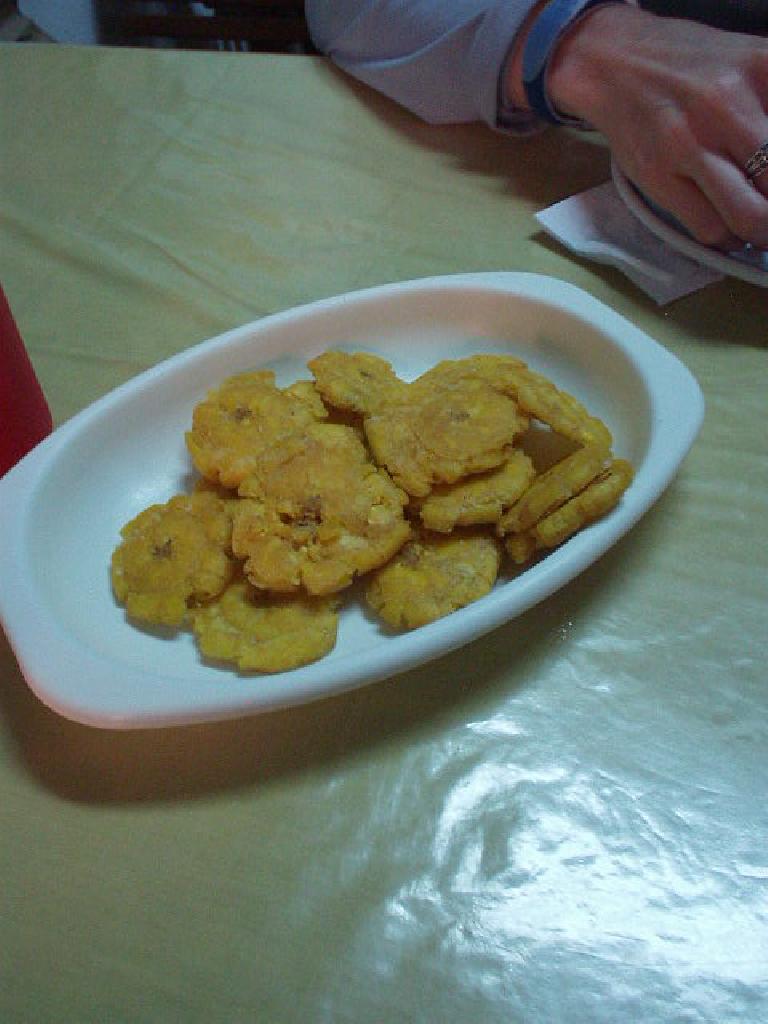 Platacones fritos (fried plantains)... yum.