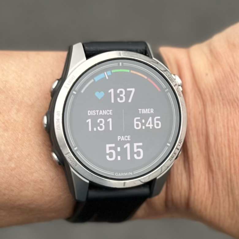 Garmin Epix Pro Gen 2 watch showing heart rate of 137 in Zone 2, distance of 1.31 kilometers, 6:46 elapsed time, and 5:15/kilometer pace