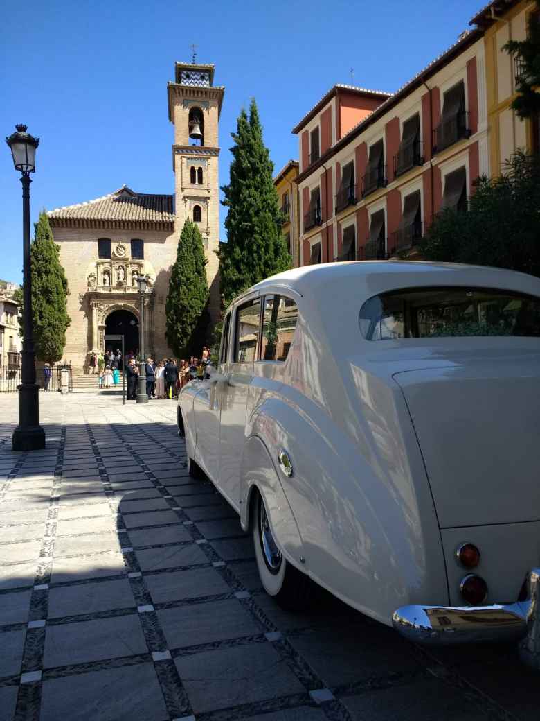 A white 1960s Austin Princess in central Granada. A white 1960s Austin Princess in central Granada.