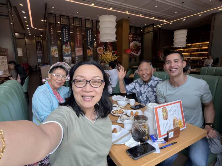 Auntie Diana, Carlina, my dad and I at breakfast at Sing Heung Yuen (Shèng Xiāng Yuán in Mandarin Chinese) restaurant at the Gold Coast Piazza in Hong Kong.