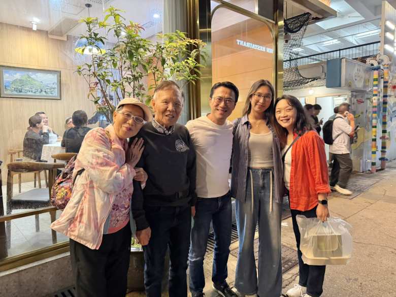 Auntie Diana, my dad, Darren, Cassandra, and Carlina.