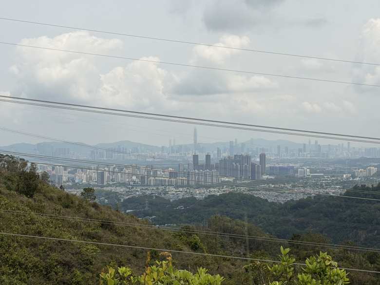 On this hike, it was possible to see Shenzhen in mainland China.