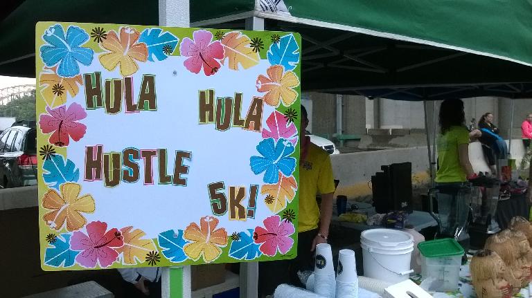 Hula Hula Hustle 5k sign.