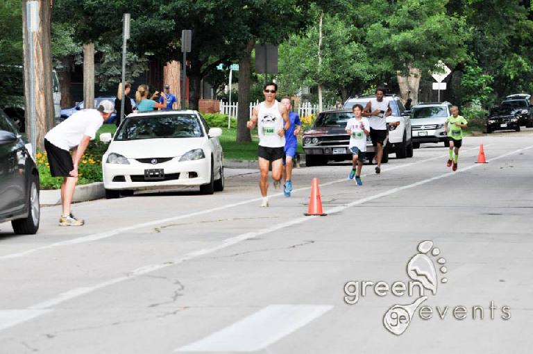 The final quarter-mile where I finally got a step on three 12-and-unders. The man in the white tank top in front of the boy in green was their coach.