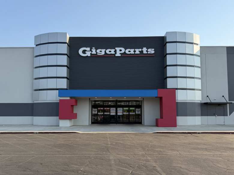 GigaParts is a superstore for photography, ham radio, computer, and 3D printing enthusiasts.