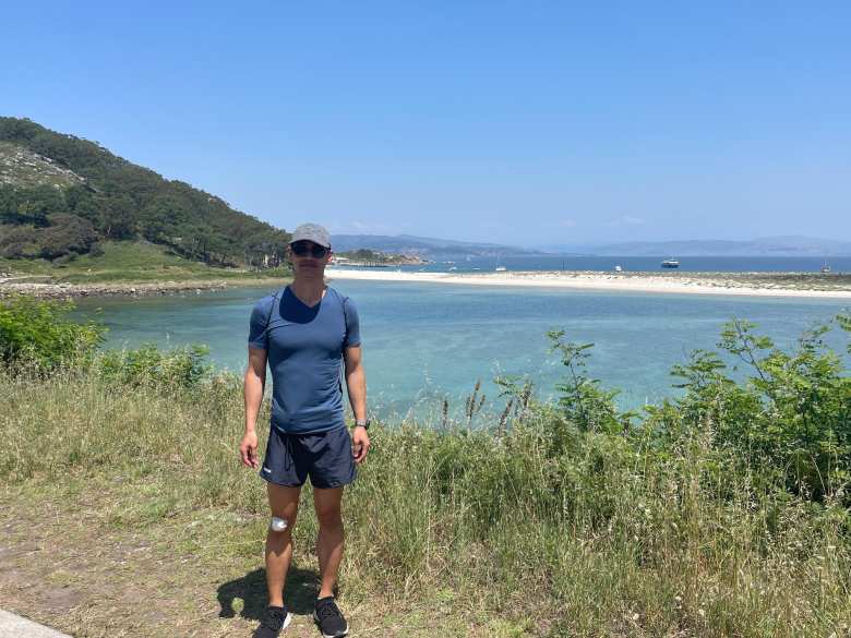 Felix in front of the lagoon that fills up with water at high tide.