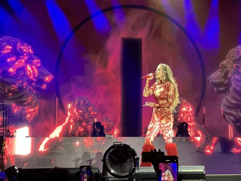 Jennifer Lopez singing Selena's 