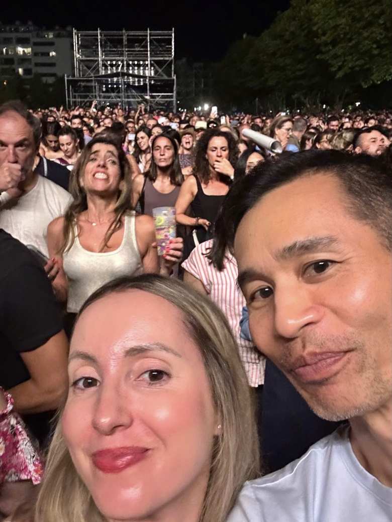 You can see how deep the crowd went in this photo. Officially, there were 13500 people in attendance in Tafisa Park in Pontevedra. 
