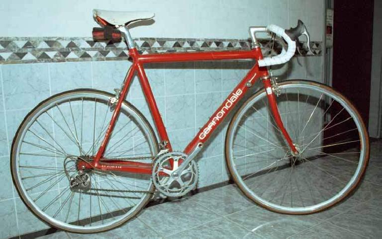 Lam Wing Kwong's 1992 Cannondale 3.0 with a mix of Campagnolo and Shimano 105 and 600 components.