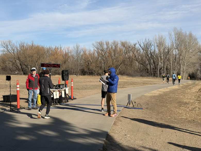 Dave Huner prepares to take off in 18 more seconds as race director Nick Clark makes an announcement.