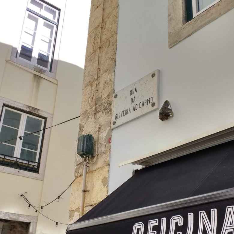 A sculpture of a nose on Rua da Oliveira ao Carmo.