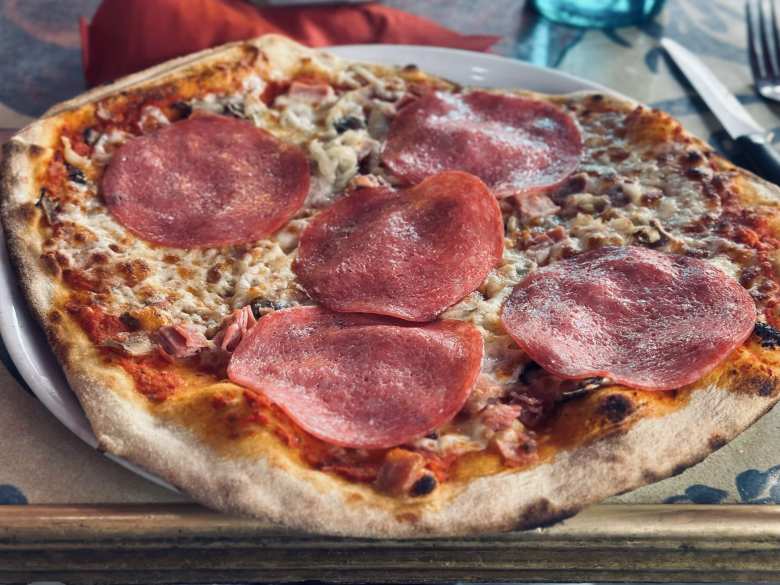 A Toscana pizza I had at the Monna Lisa restaurant in Lyon, France.