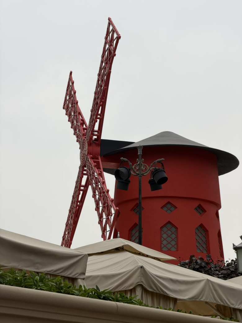 The Moulin Rouge of The Parisian Macau.